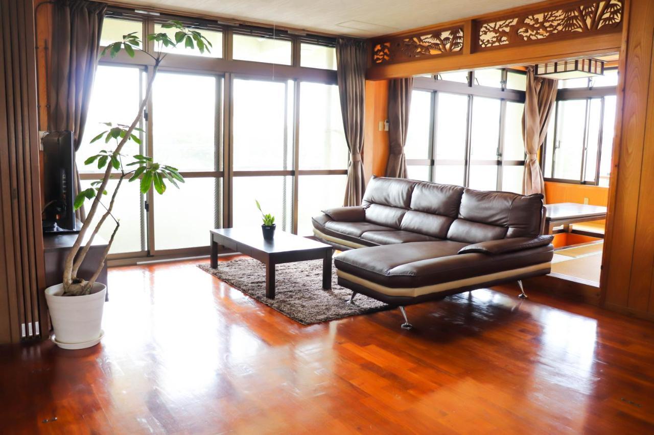 Condominium Hotel Mihama Upi Chatan Exterior foto