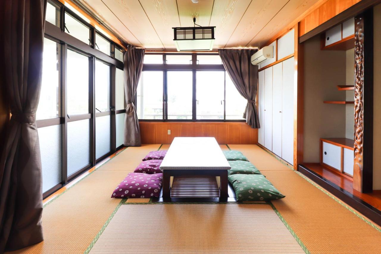 Condominium Hotel Mihama Upi Chatan Exterior foto